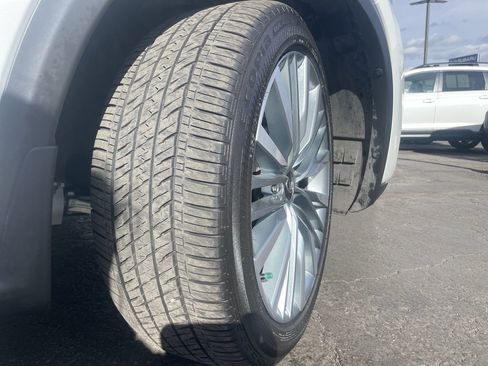 Used 2024 INFINITI QX50 Sensory image 9