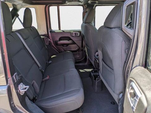 Used 2022 Jeep Wrangler Unlimited Sahara image 20