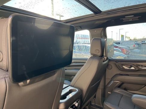 Used 2023 GMC Yukon Denali w/ Denali Reserve Package image 12