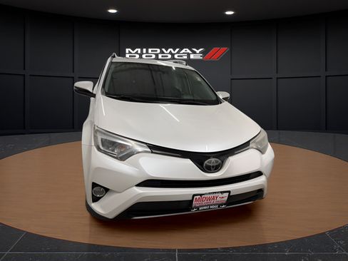 Used 2018 Toyota RAV4 Limited FWD image 5