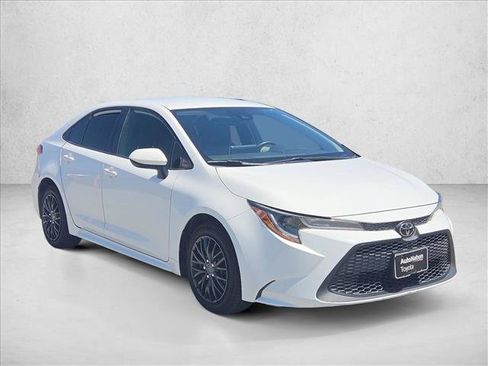 Used 2020 Toyota Corolla LE FWD image 3