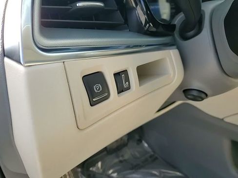 Used 2017 Cadillac XT5 Premium Luxury w/ LPO, Wheel Lock Package image 11