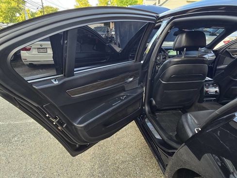 Used 2014 BMW 750Li xDrive w/ Executive Package image 32