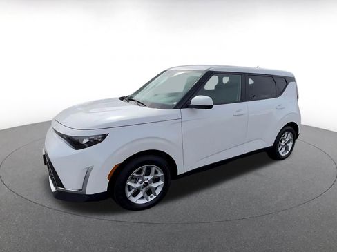 Used 2025 Kia Soul LX w/ LX Technology Package image 8