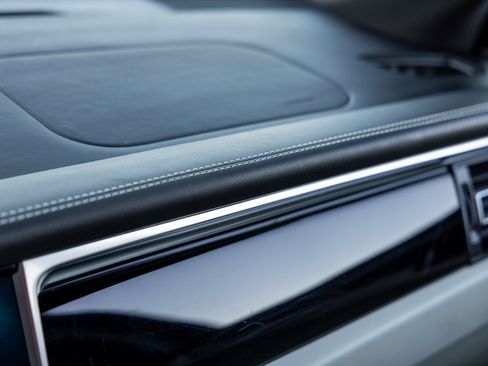 Certified 2024 Porsche Macan Turbo image 35