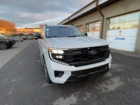 New 2025 Ford Expedition Active image 2