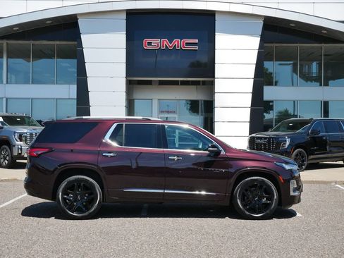 Used 2022 Chevrolet Traverse Premier w/ LPO, Blackout Package AWD/4WD image 2