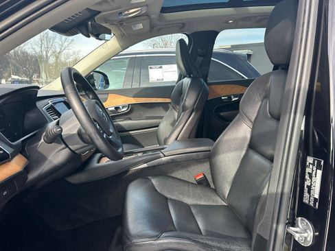 Used 2023 Volvo XC90 B5 Plus w/ Protection Package Premier image 10