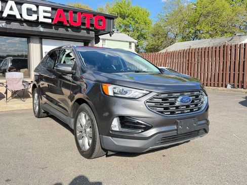Used 2019 Ford Edge Titanium AWD/4WD image 4