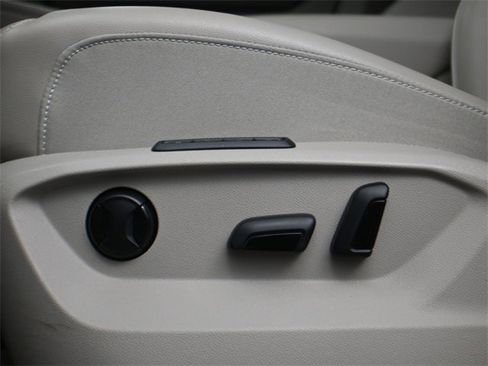 Used 2024 Volkswagen Atlas SEL Premium R-Line image 11