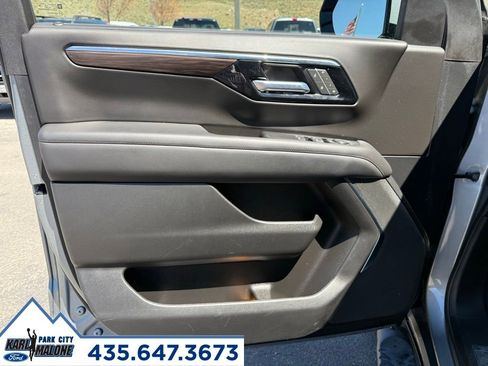 Used 2025 Chevrolet Suburban Z71 AWD/4WD image 12