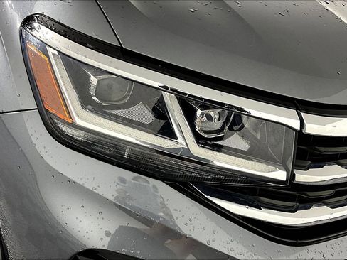 Used 2021 Volkswagen Atlas Cross Sport S image 27