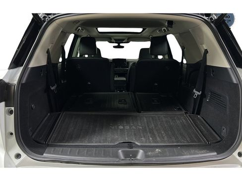 Used 2025 Nissan Pathfinder Platinum image 18