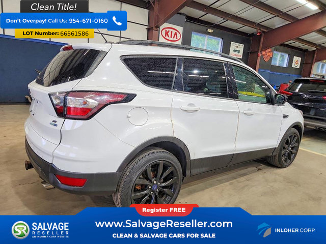 Used 2017 Ford Escape SE w/ SE Sport Appearance Package AWD/4WD image 4