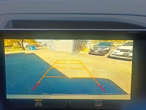 Used 2025 Chevrolet Silverado 1500 LT image 9