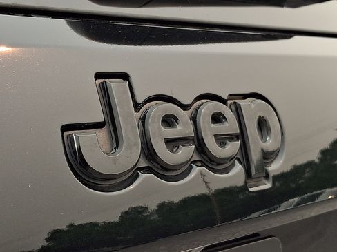 Used 2020 Jeep Grand Cherokee Laredo w/ Laredo X Package AWD/4WD image 30