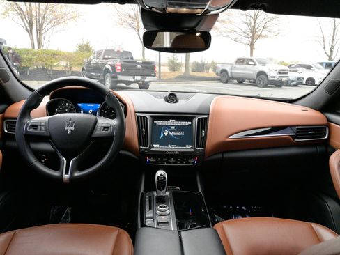 Certified 2018 Maserati Levante image 42