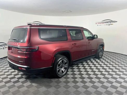 Used 2024 Jeep Wagoneer L Series II AWD/4WD image 8
