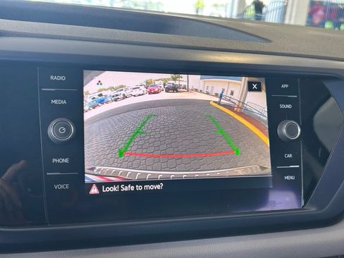 Used 2022 Volkswagen Taos SE FWD image 12