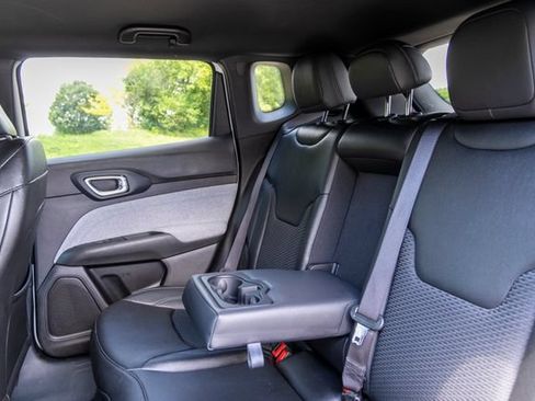 Used 2024 Jeep Compass Latitude AWD/4WD image 37