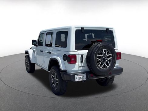 Used 2025 Jeep Wrangler Unlimited Sahara AWD/4WD image 11