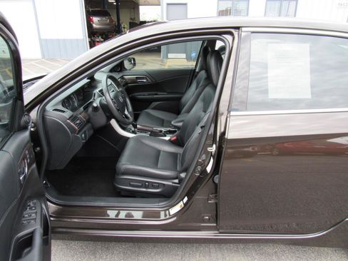 Used 2016 Honda Accord Touring image 15