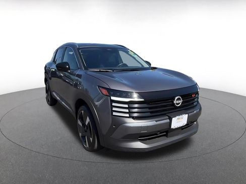 Used 2026 Nissan Kicks SR AWD/4WD image 3