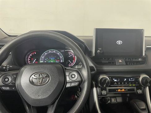 Used 2023 Toyota RAV4 LE AWD/4WD image 15