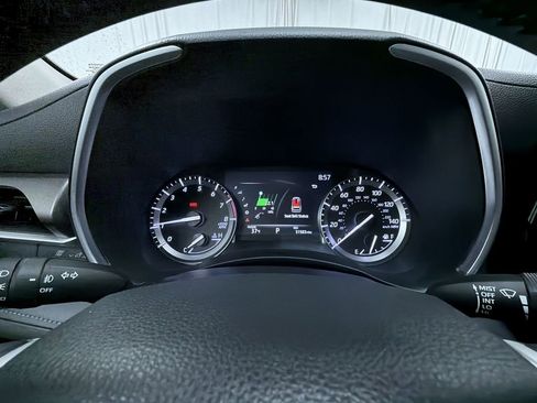 Used 2022 Toyota Highlander XLE AWD/4WD image 9