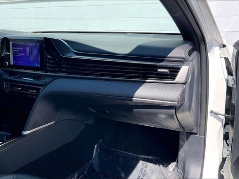 Used 2025 Toyota Camry SE FWD image 19