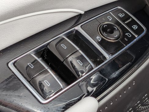 Certified 2024 Cadillac Lyriq Luxury AWD/4WD image 24