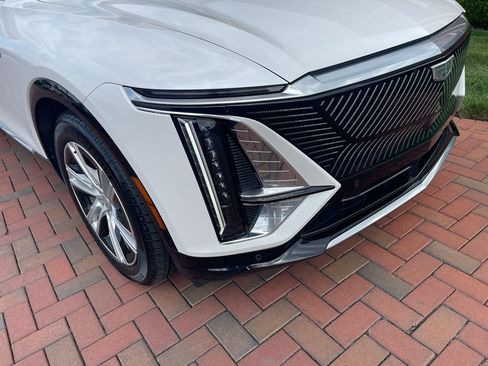 Used 2024 Cadillac Lyriq Tech w/ LPO, Floor Liner Package AWD/4WD image 4