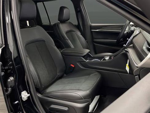 New 2026 Jeep Grand Cherokee Altitude image 25