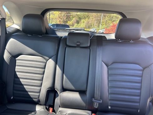 Used 2024 Ford Edge SEL image 16