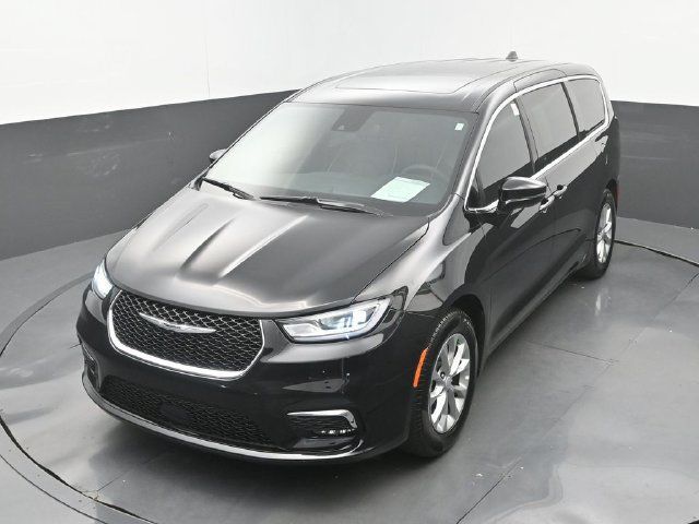 Used 2026 Chrysler Pacifica Limited FWD image 31