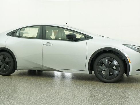 New 2026 Toyota Prius LE FWD image 31