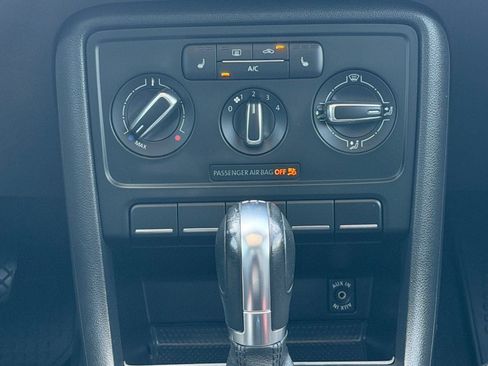 Used 2013 Volkswagen Beetle TDI FWD image 15