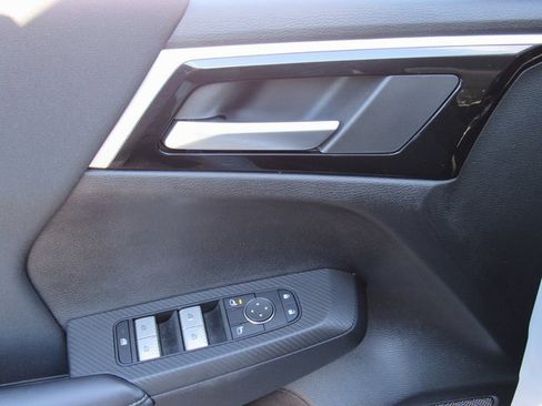 Used 2024 Mitsubishi Outlander ES image 12