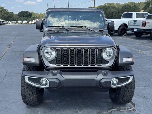 Used 2025 Jeep Gladiator Sport AWD/4WD image 3