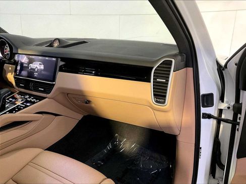 Certified 2021 Porsche Cayenne AWD/4WD image 22