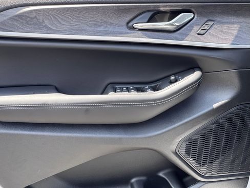 New 2025 Jeep Grand Cherokee Limited w/ Black Appearance Package image 9