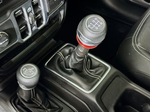 Used 2018 Jeep Wrangler Unlimited Sahara image 23