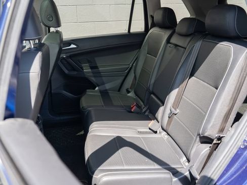 Used 2021 Volkswagen Tiguan SEL AWD/4WD image 18