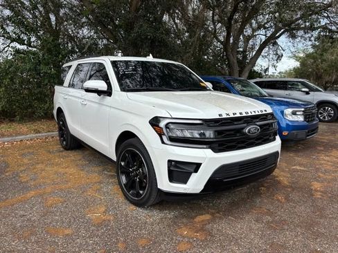 Used 2024 Ford Expedition Limited image 2