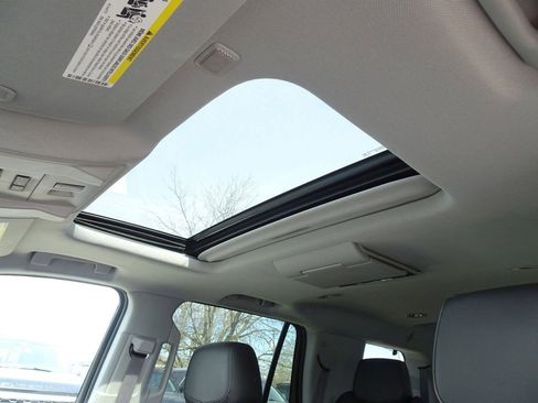 Used 2016 Cadillac Escalade Luxury image 10