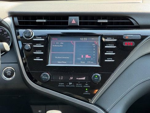 Used 2019 Toyota Camry SE w/ Convenience Package FWD image 18