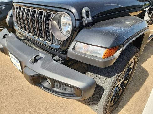 Used 2024 Jeep Gladiator Sport AWD/4WD image 8