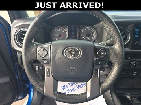 Used 2018 Toyota Tacoma TRD Off-Road image 10