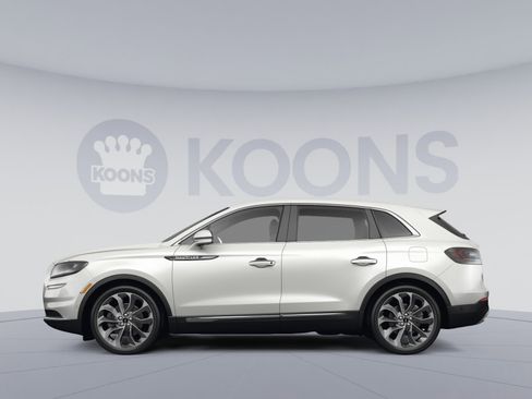 Used 2021 Lincoln Nautilus Reserve image 2