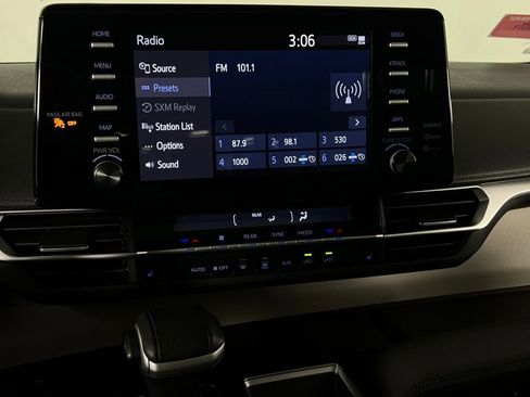 Used 2024 Toyota Sienna XLE image 18